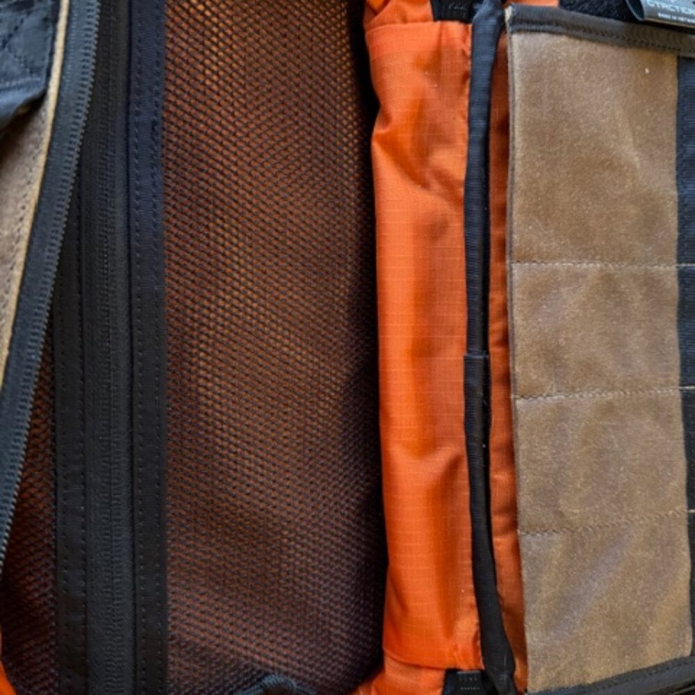 Chuyen CTactical CT5 Sling Bag in waxed canvas: gorgeous sling/crossbody - Picture 5 of 9